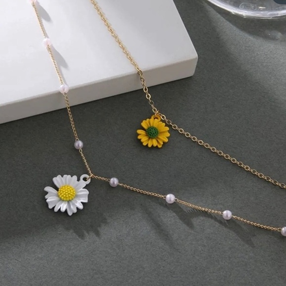 Double Layered Pearl Chain Necklace with Daisy Flowers Bohemian - Picture 4 of 8
